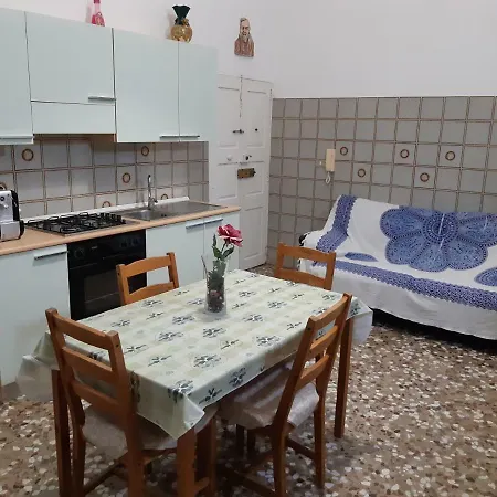 Alloggio Peroscia Lägenhet *